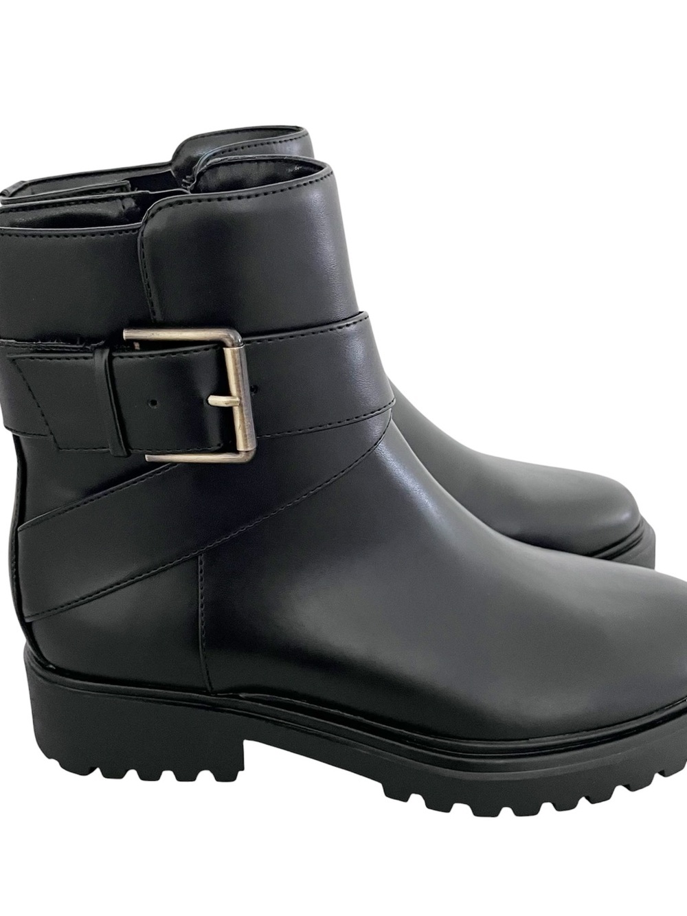 NWOT Unisa boots